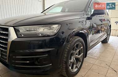 Внедорожник / Кроссовер Audi Q7 2015 в 