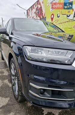Внедорожник / Кроссовер Audi Q7 2016 в 