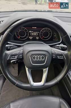 Внедорожник / Кроссовер Audi Q7 2016 в 