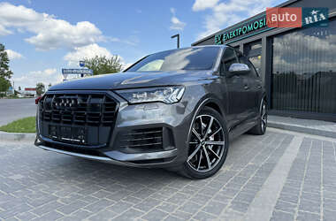 Позашляховик / Кросовер Audi Q7 2021 в Івано-Франківську