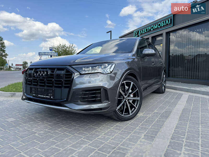 Внедорожник / Кроссовер Audi Q7 2021 в 