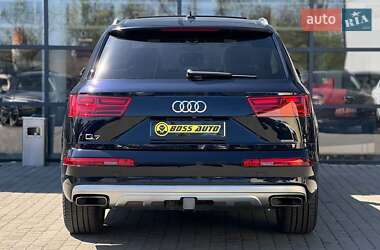 Внедорожник / Кроссовер Audi Q7 2016 в 