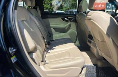 Внедорожник / Кроссовер Audi Q7 2016 в 