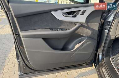 Внедорожник / Кроссовер Audi Q7 2020 в 