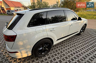 Внедорожник / Кроссовер Audi Q7 2017 в 
