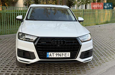 Внедорожник / Кроссовер Audi Q7 2017 в 