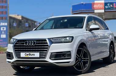 Внедорожник / Кроссовер Audi Q7 2016 в 