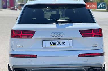 Внедорожник / Кроссовер Audi Q7 2016 в 