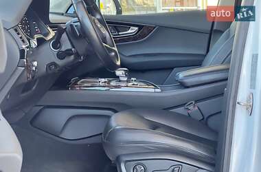 Внедорожник / Кроссовер Audi Q7 2016 в 