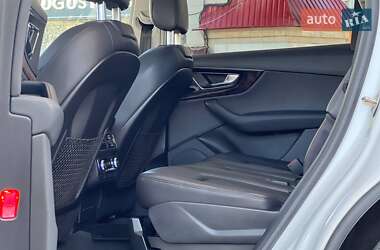 Внедорожник / Кроссовер Audi Q7 2016 в 