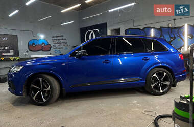 Внедорожник / Кроссовер Audi Q7 2017 в 