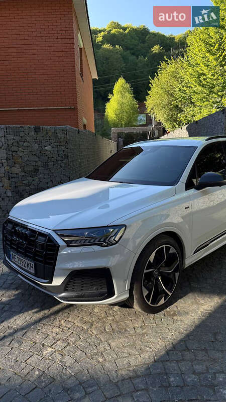 Позашляховик / Кросовер Audi Q7 2020 в Ужгороді
