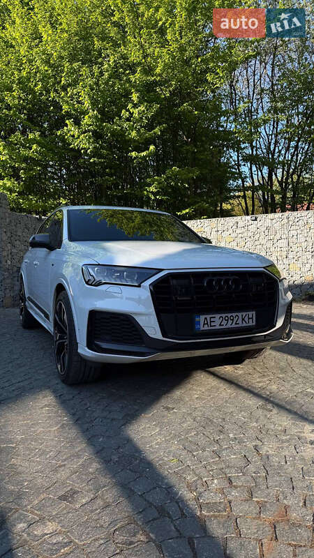 Внедорожник / Кроссовер Audi Q7 2020 в 