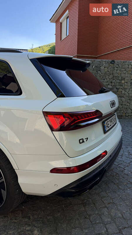 Позашляховик / Кросовер Audi Q7 2020 в Ужгороді