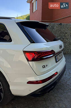Внедорожник / Кроссовер Audi Q7 2020 в 