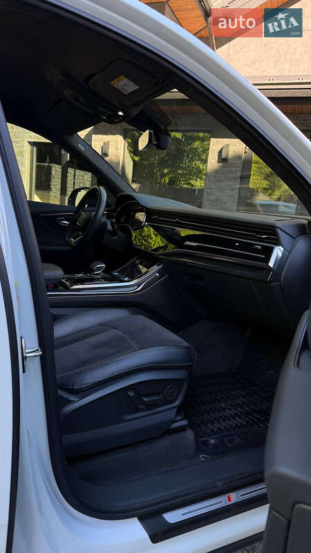 Позашляховик / Кросовер Audi Q7 2020 в Ужгороді