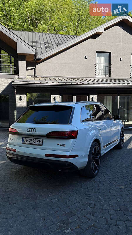 Позашляховик / Кросовер Audi Q7 2020 в Ужгороді