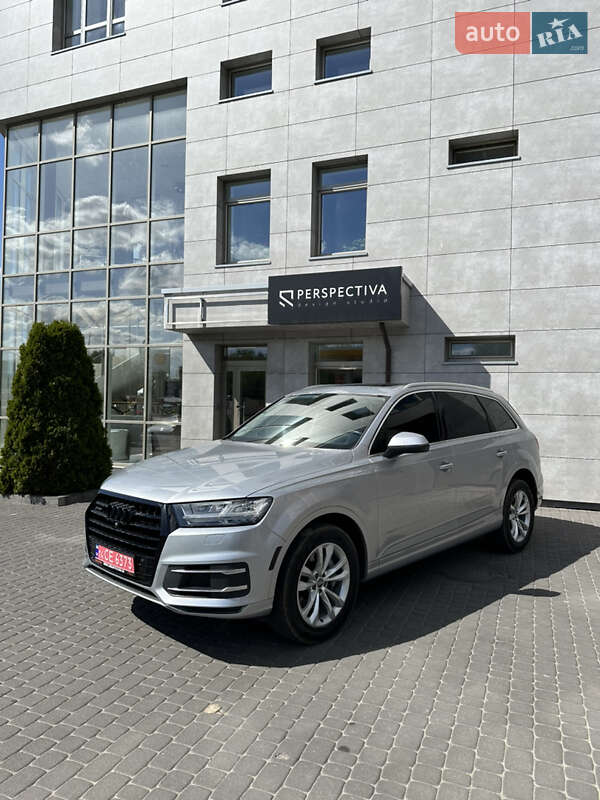 Внедорожник / Кроссовер Audi Q7 2018 в 