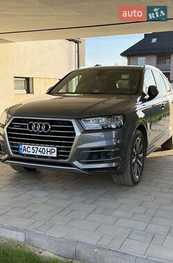 Позашляховик / Кросовер Audi Q7 2017 в Луцьку