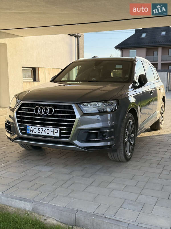 Позашляховик / Кросовер Audi Q7 2017 в 