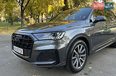 Внедорожник / Кроссовер Audi Q7 2020 в 