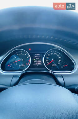 Внедорожник / Кроссовер Audi Q7 2012 в 
