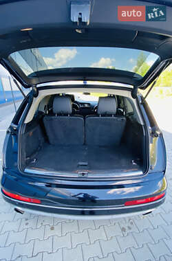 Внедорожник / Кроссовер Audi Q7 2012 в 