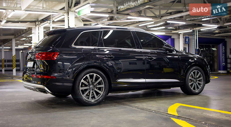 Позашляховик / Кросовер Audi Q7 2015 в Чернівцях