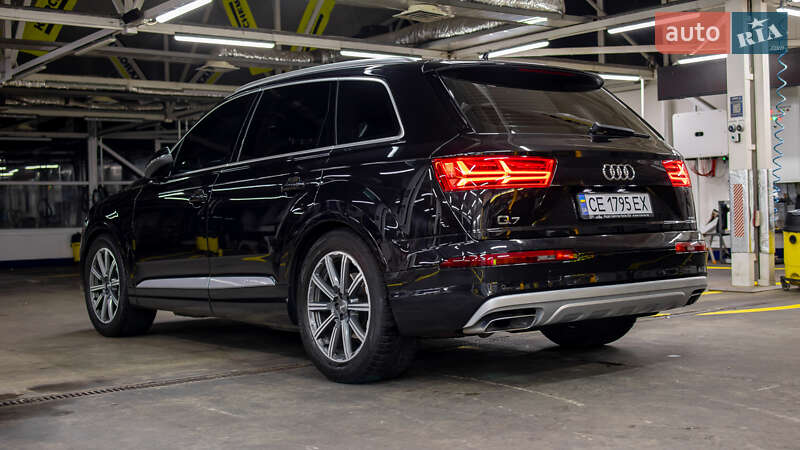 Позашляховик / Кросовер Audi Q7 2015 в Чернівцях