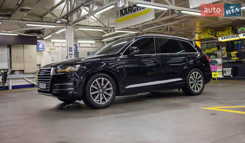 Позашляховик / Кросовер Audi Q7 2015 в Чернівцях