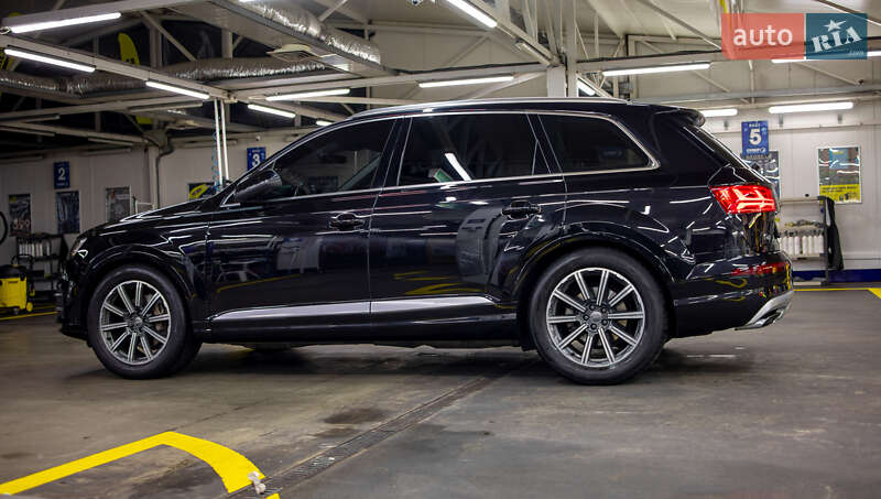 Позашляховик / Кросовер Audi Q7 2015 в Чернівцях