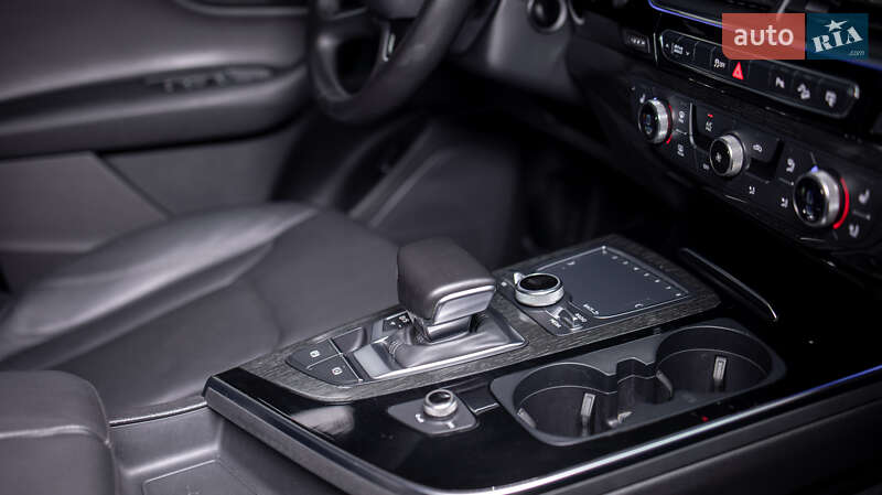 Позашляховик / Кросовер Audi Q7 2015 в Чернівцях