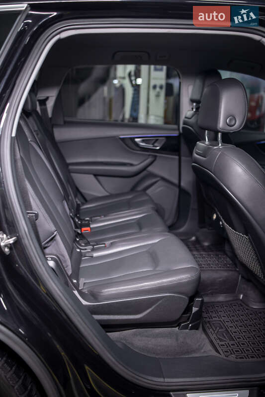 Позашляховик / Кросовер Audi Q7 2015 в Чернівцях