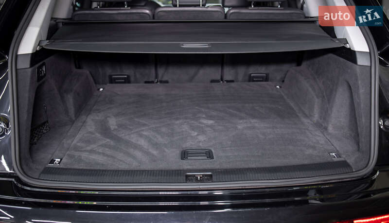 Позашляховик / Кросовер Audi Q7 2015 в Чернівцях