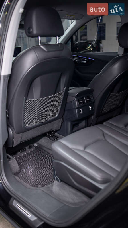 Позашляховик / Кросовер Audi Q7 2015 в Чернівцях