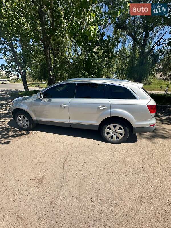 Позашляховик / Кросовер Audi Q7 2007 в Павлограді