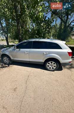 Внедорожник / Кроссовер Audi Q7 2007 в 