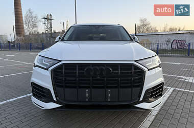 Позашляховик / Кросовер Audi Q7 2020 в 