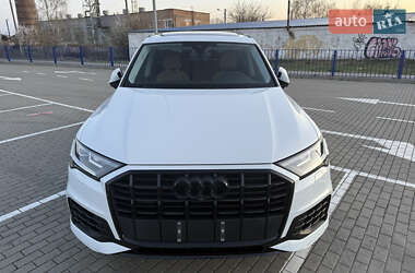 Позашляховик / Кросовер Audi Q7 2020 в 