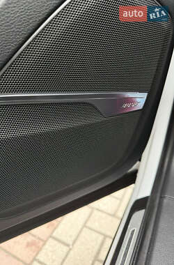 Позашляховик / Кросовер Audi Q7 2020 в 