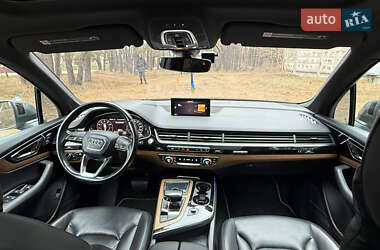 Внедорожник / Кроссовер Audi Q7 2016 в 
