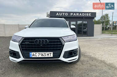Позашляховик / Кросовер Audi Q7 2017 в 