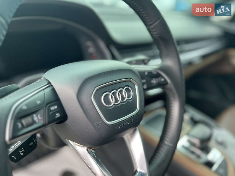Внедорожник / Кроссовер Audi Q7 2017 в Луцке