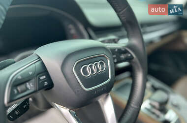 Позашляховик / Кросовер Audi Q7 2017 в 