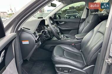 Позашляховик / Кросовер Audi Q7 2016 в 