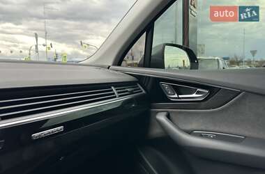 Позашляховик / Кросовер Audi Q7 2016 в 