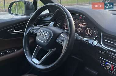 Позашляховик / Кросовер Audi Q7 2016 в 