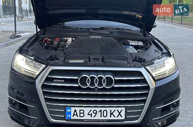Позашляховик / Кросовер Audi Q7 2016 в 
