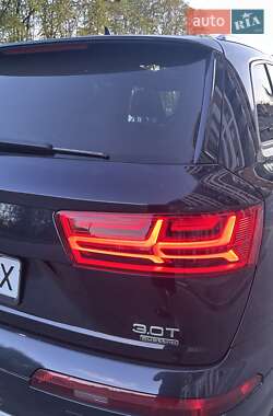 Позашляховик / Кросовер Audi Q7 2016 в 