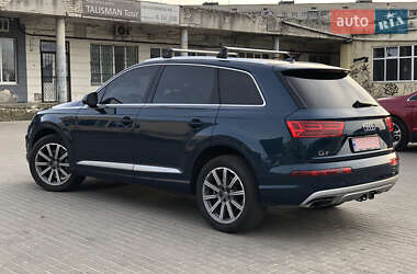 Внедорожник / Кроссовер Audi Q7 2017 в 